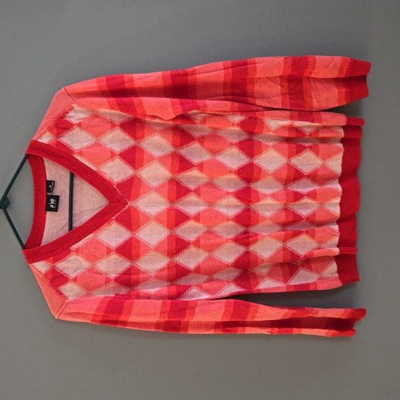 Cute argyle sweater with striped sleeves - Picture 1 of 2